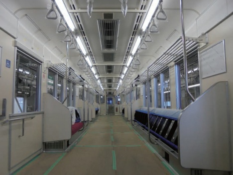 鹿島臨海鉄道の新型車両「8000形」車内