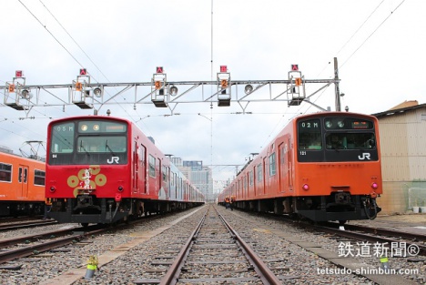 JR大阪環状線「201系」真田丸ラッピング列車と通常車両の並び