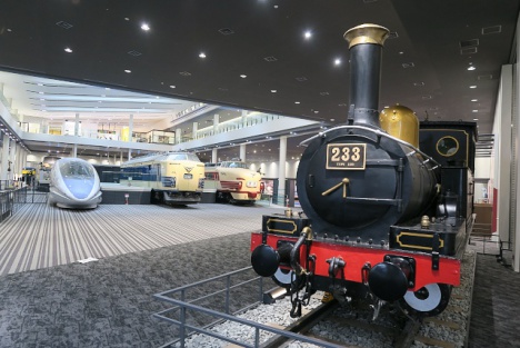 京都鉄道博物館に収蔵・展示される「233号機関車」
