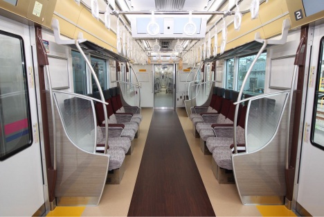京王電鉄の新型車両「5000系」ロングシート（通常列車時）