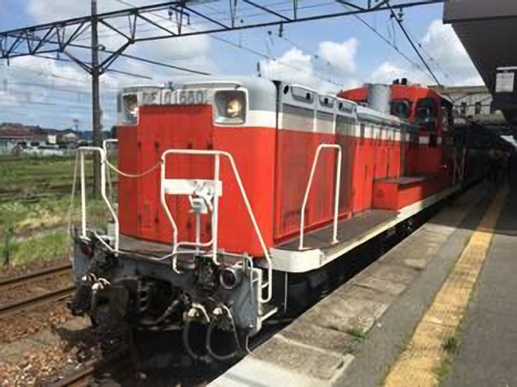 DL（ディーゼル機関車）「DE10」（JR東日本新潟支社ニュースリリースより）