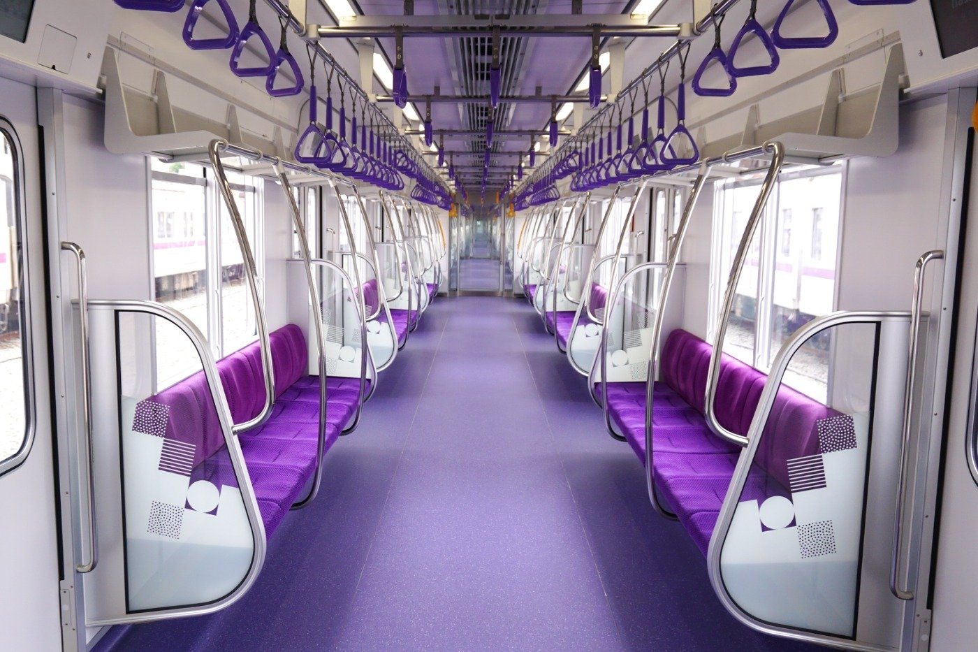 新しい半蔵門線は 推し色 紫に振り切った車内デザイン 話題 鉄道新聞