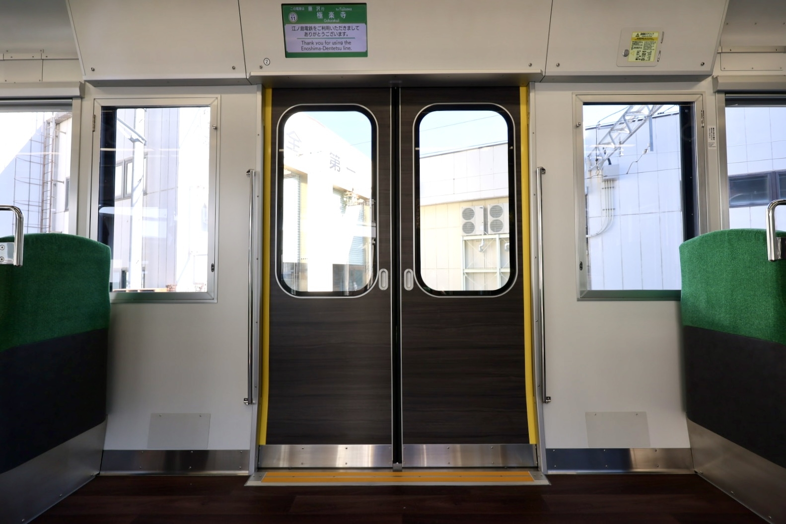 江ノ電100形藤沢行き/鎌倉行き 江ノ電が20年ぶり新型車両 「700形」今春から営業運転を開始 動画